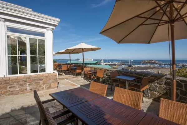 Outdoor dining terrace